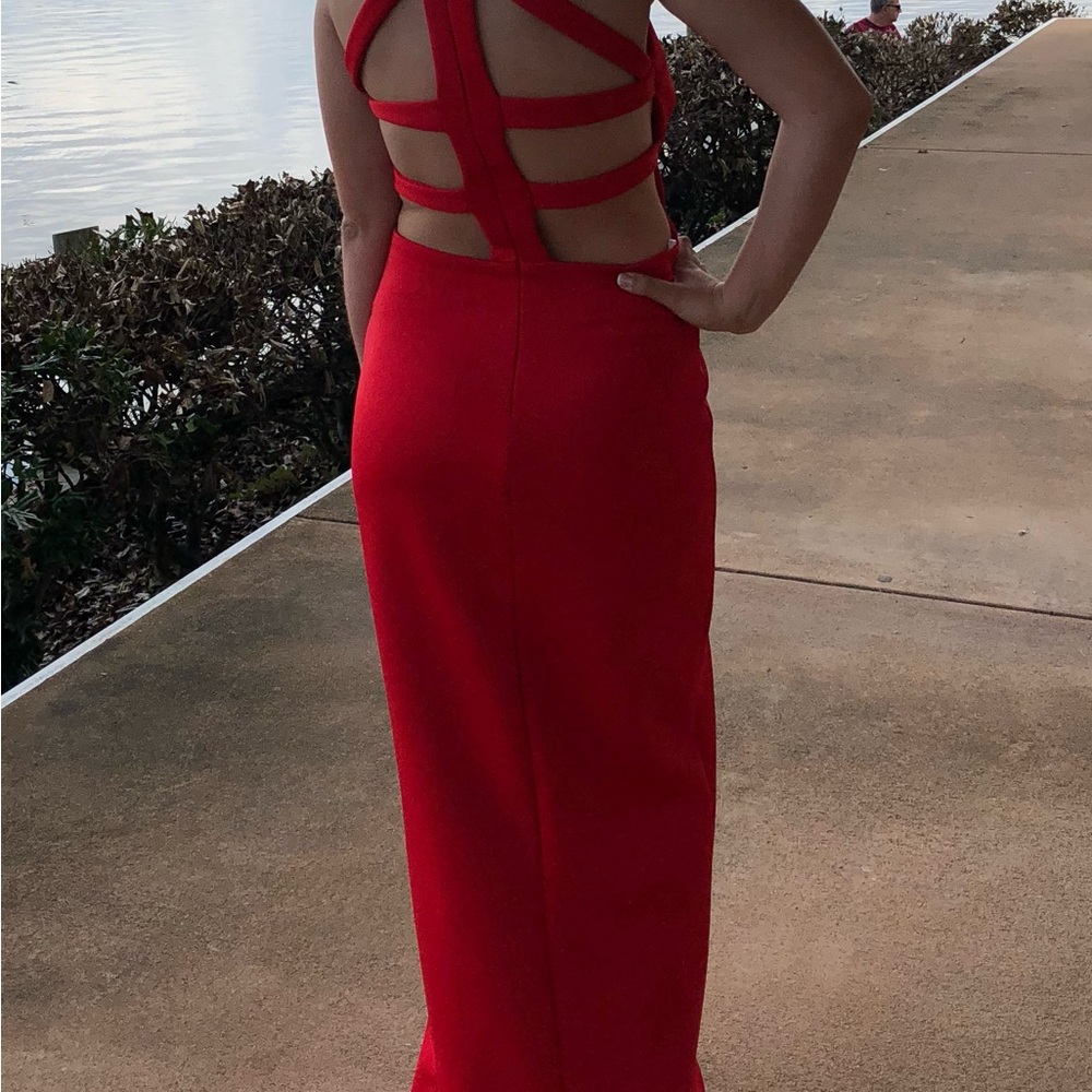 Elegant Sleeveless Red Midi Sheath Dress - Picture 5 of 5